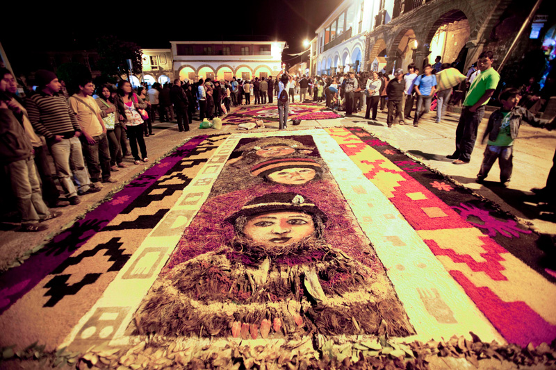 Alfombra de pétalos ©Gihan Tubbeh