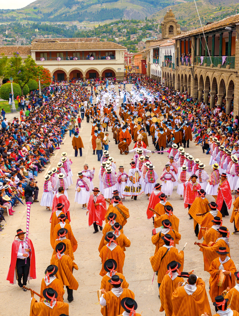Comparsa en el Carnaval de Ayacucho ©Juan Puelles