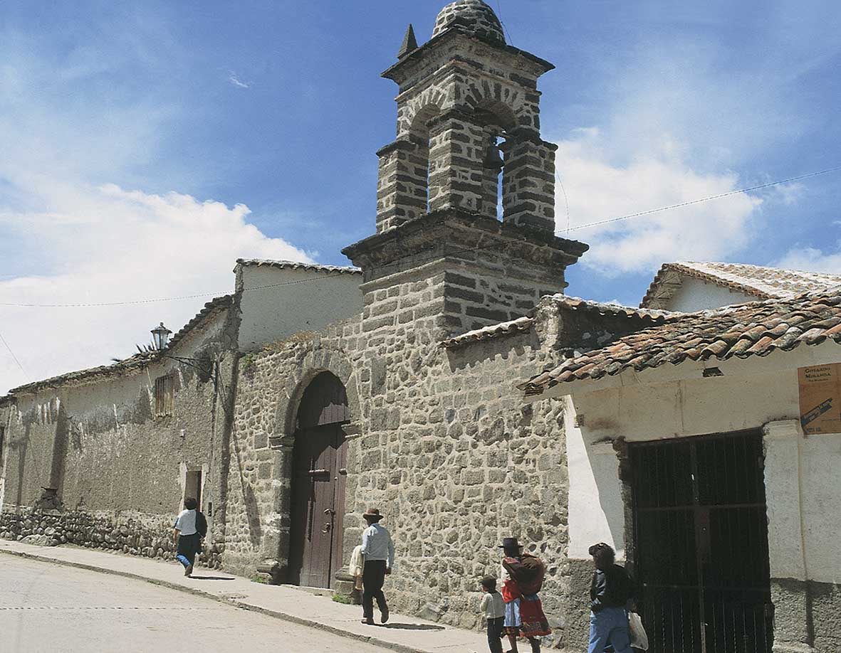 Vista general iglesia san cristobal ©Wilfredo Loayza